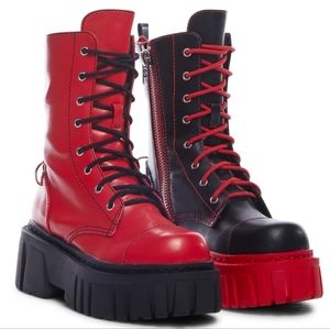 New Current Mood Mismatched Combat Boots  size 5